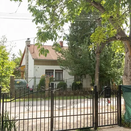 Flóra Apartman